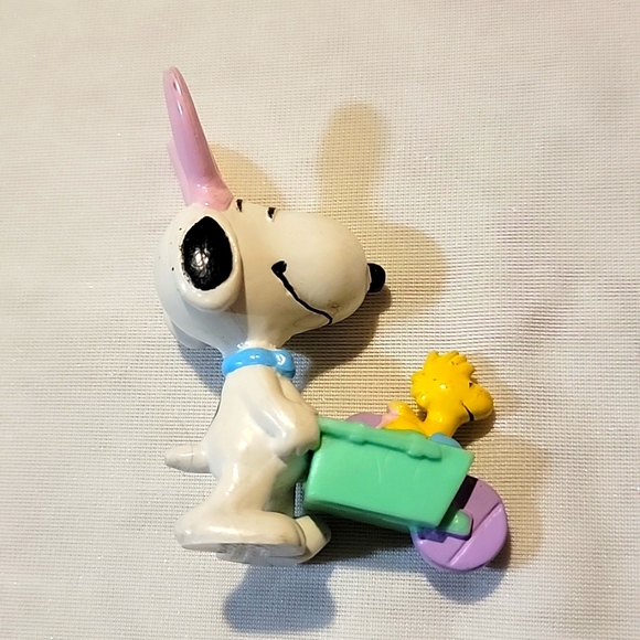 Peanuts Other - Snoopy Easter beagle with Woodstock figure